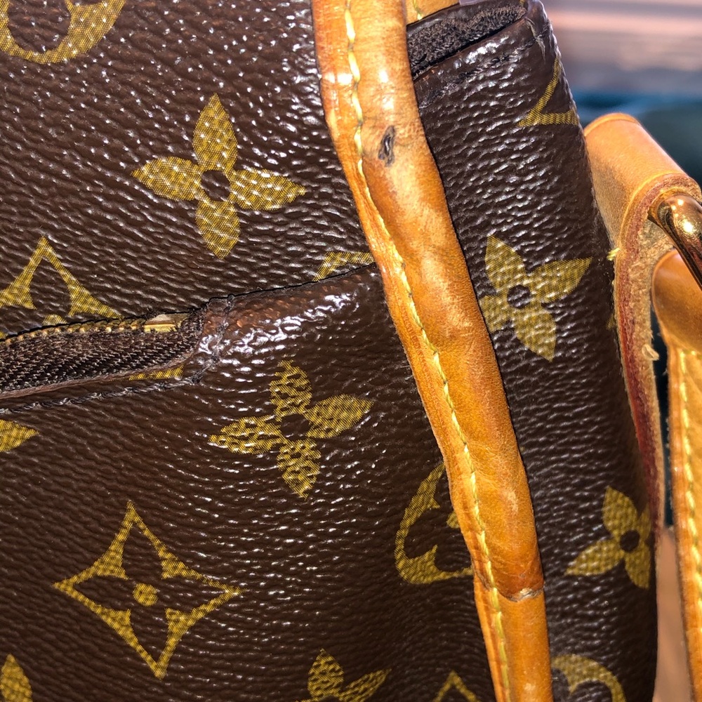 Louis Vuitton Menilmontant Monogram Crossbody - Picture 3 of 9